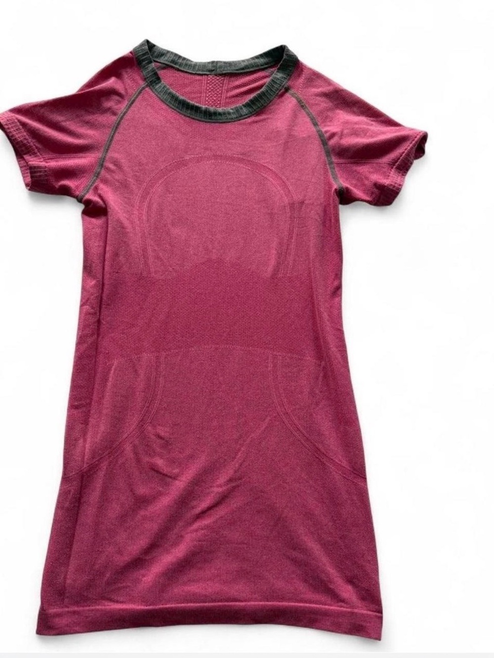 Lululemon Short Sleeve Crewneck Top in Berry with Grey Contrast Trim. | Size: XS